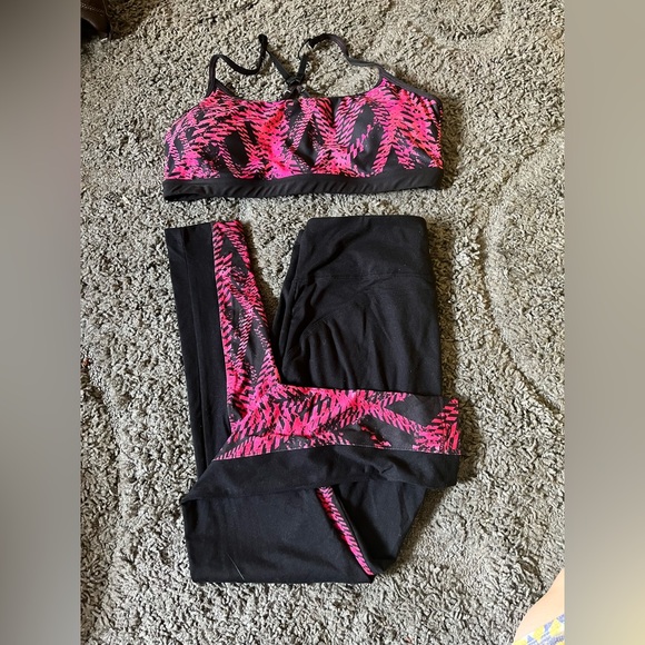 Marika Pink Black Abstract Sports Bra and Leggings Set Pants Size M Top Size Xl - Picture 1 of 4